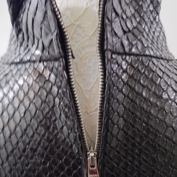 GUCCI TOP OR JACKET BLACK PYTHON - Picture 9 of 13